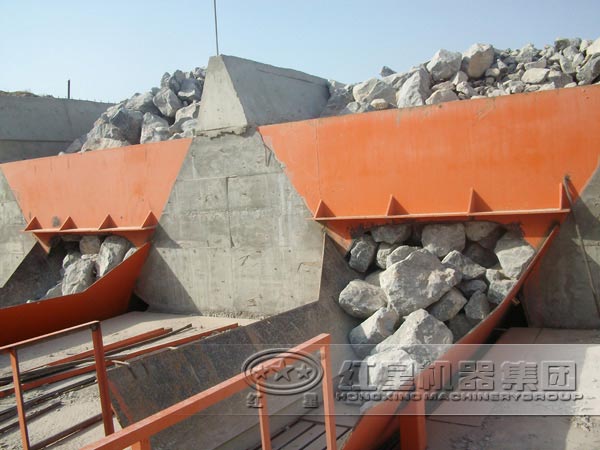 顎式破碎機(jī)客戶(hù)現(xiàn)場(chǎng)