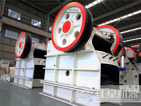 紅星機(jī)器石灰破碎機(jī)生產(chǎn)車(chē)間