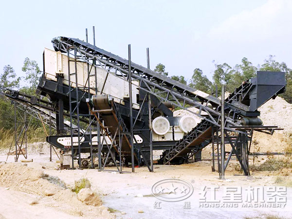 移動破碎站作業(yè)現(xiàn)場