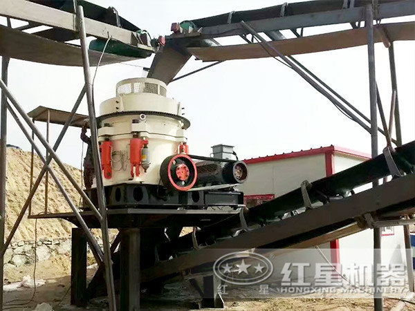 2200花崗巖圓錐破碎機(jī)應(yīng)用現(xiàn)場(chǎng) 2200花崗巖圓錐破碎機(jī)應(yīng)用現(xiàn)場(chǎng)