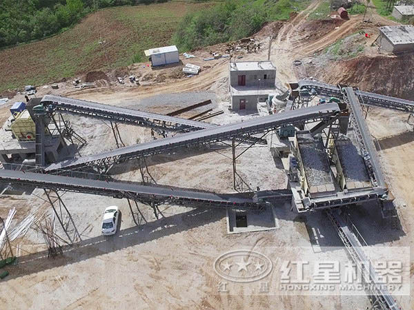 大型砂石場石頭制砂作業(yè)現(xiàn)場