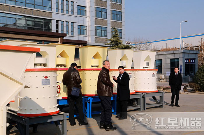 用戶來廠參觀試機(jī) 用戶來廠參觀試機(jī)