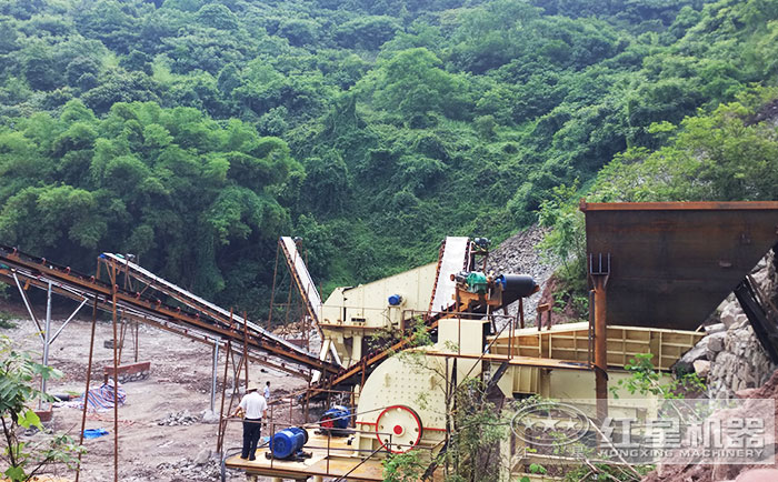 重錘式破碎機生產加工現(xiàn)場