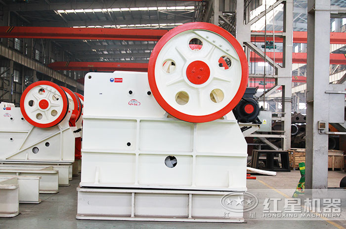 顎式破碎機(jī)設(shè)備車間 顎式破碎機(jī)設(shè)備車間