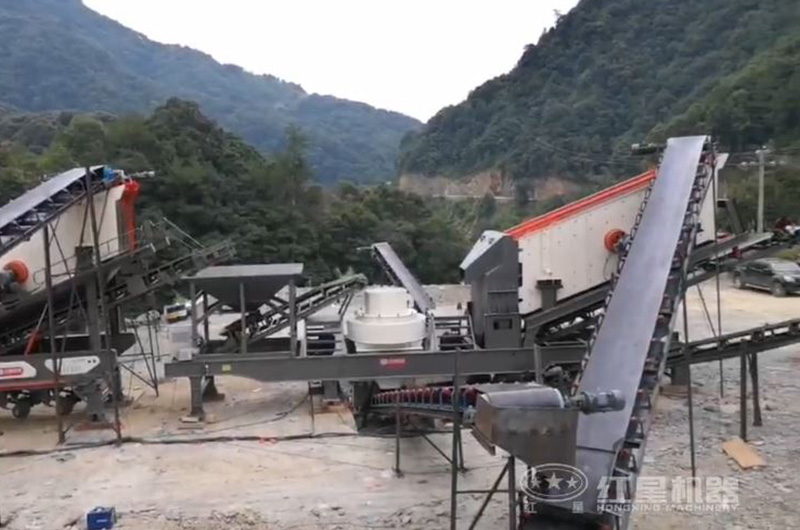 輪胎移動制砂機(jī)多機(jī)作業(yè)現(xiàn)場圖