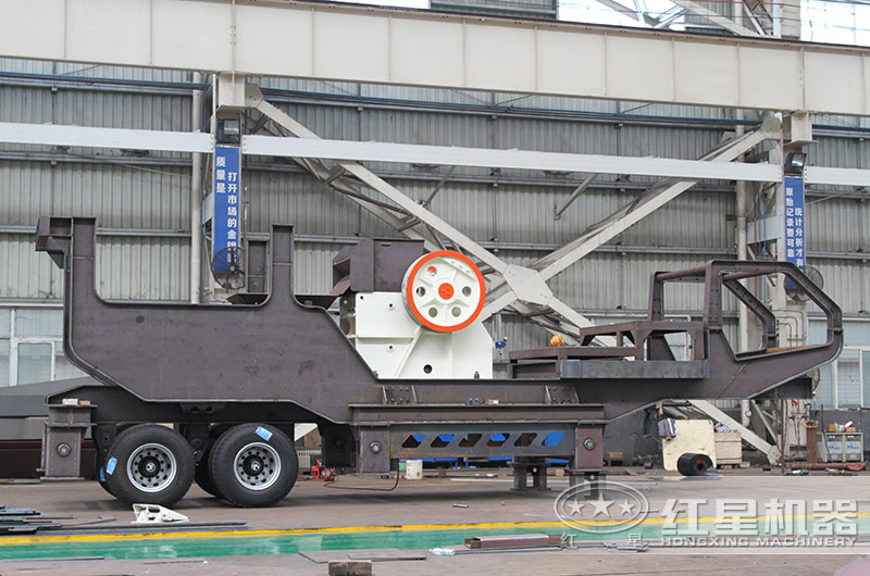 顎式移動(dòng)破碎機(jī)車間安裝現(xiàn)場